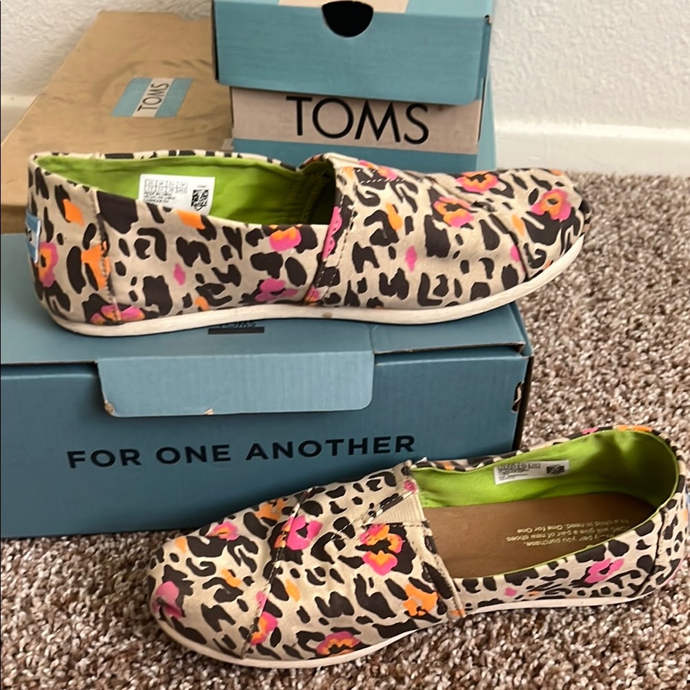 TOMS Women's Leopard Print Slip-On Shoes